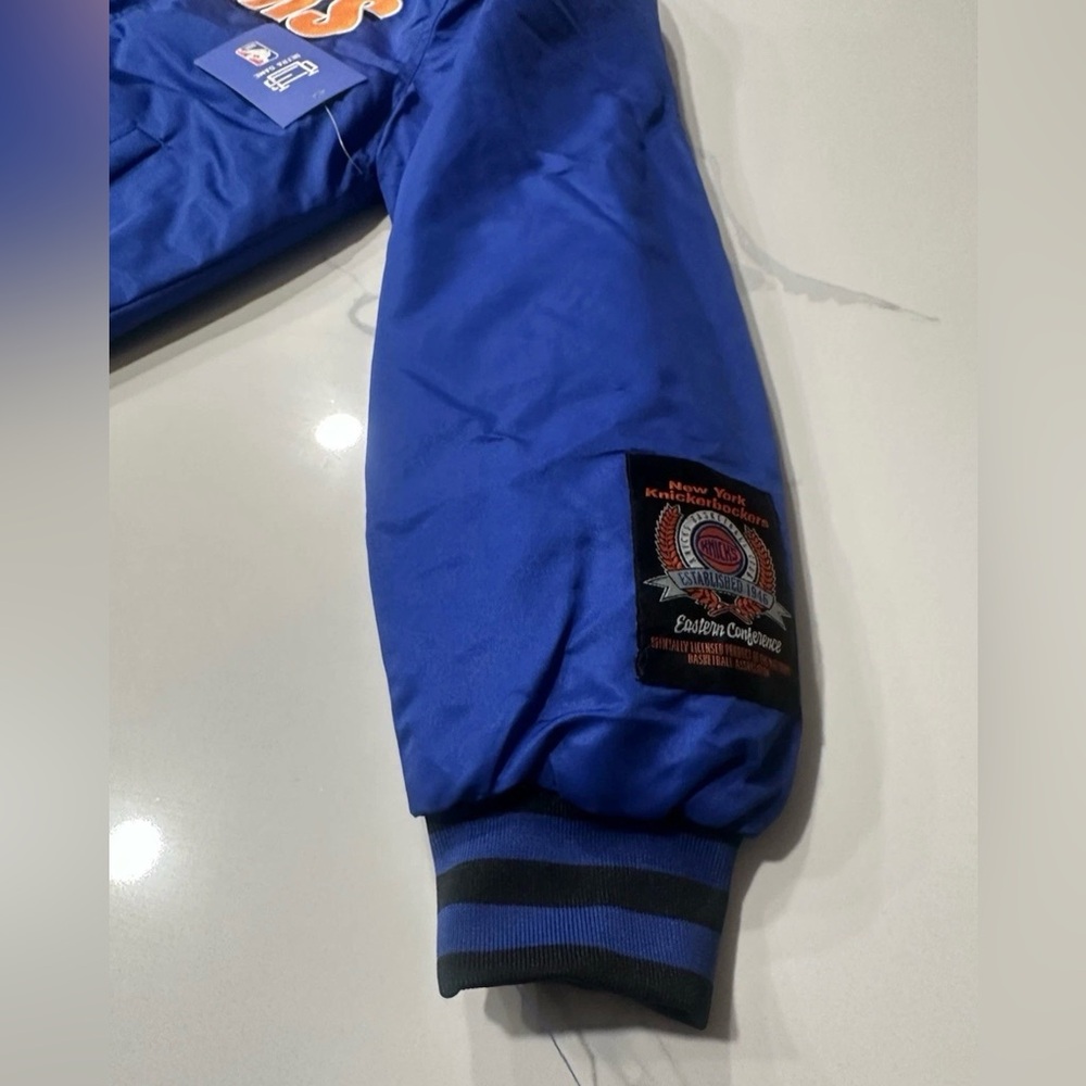 Knicks (New) Bomber Jacket size med - Picture 4 of 8